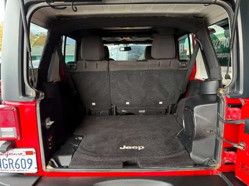 Jeep Wrangler Unlimited Vehicle Full-screen Gallery Image 32