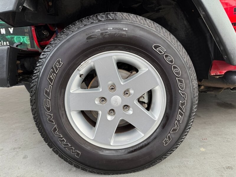 Jeep Wrangler Unlimited Vehicle Full-screen Gallery Image 34