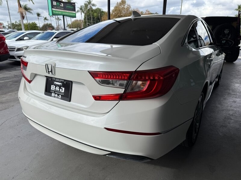 Honda Accord Sedan Vehicle Full-screen Gallery Image 11