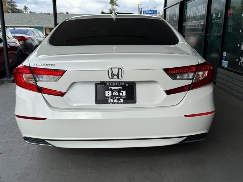 Honda Accord Sedan Vehicle Full-screen Gallery Image 14