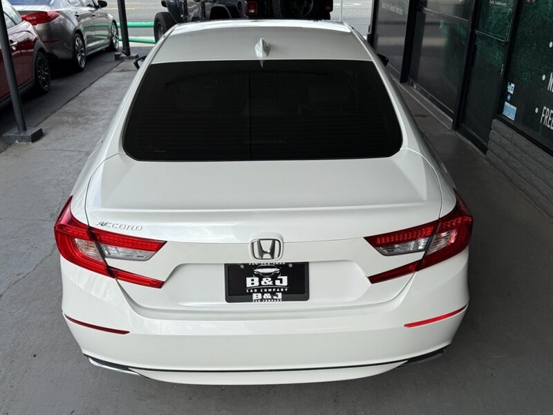 Honda Accord Sedan Vehicle Full-screen Gallery Image 15