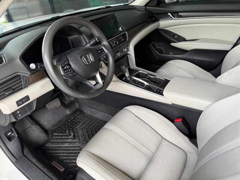 Honda Accord Sedan Vehicle Full-screen Gallery Image 16