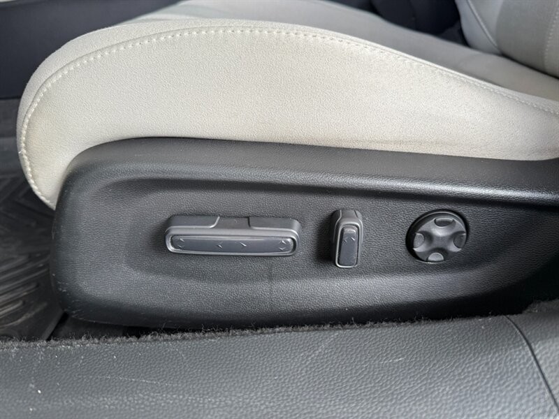 Honda Accord Sedan Vehicle Full-screen Gallery Image 19