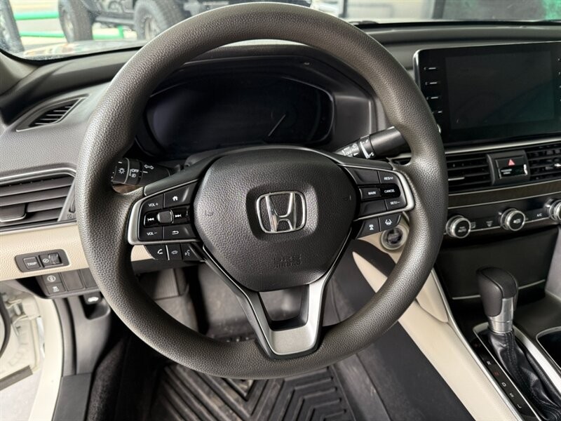 Honda Accord Sedan Vehicle Full-screen Gallery Image 20