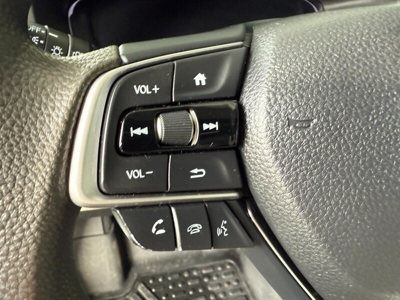 Honda Accord Sedan Vehicle Full-screen Gallery Image 21