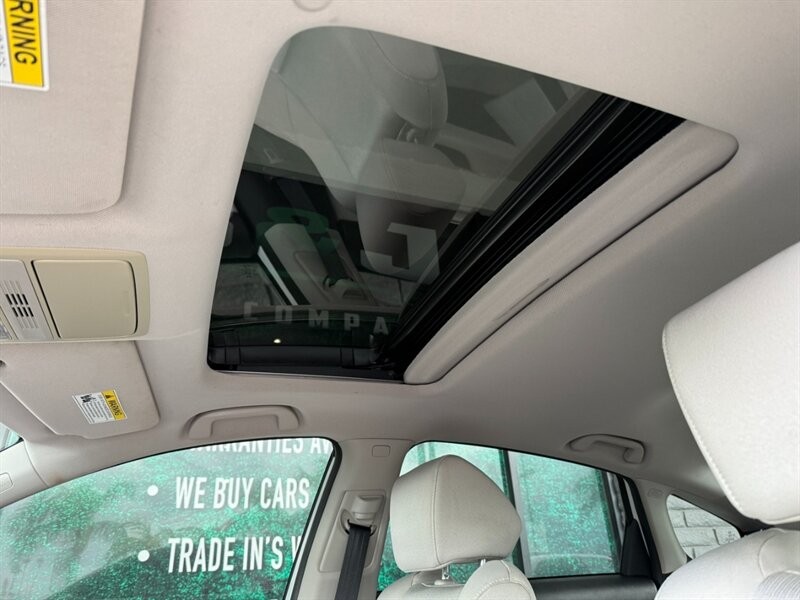 Honda Accord Sedan Vehicle Full-screen Gallery Image 23