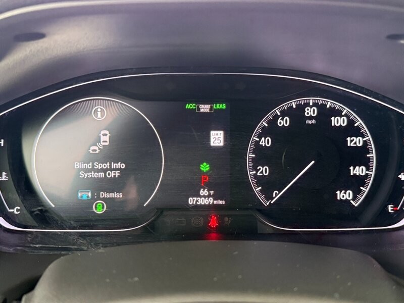 Honda Accord Sedan Vehicle Full-screen Gallery Image 29