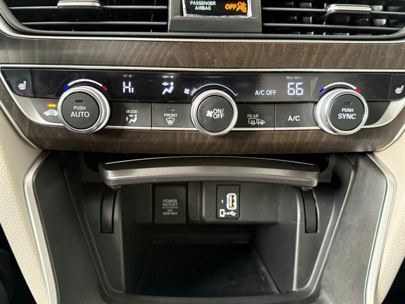 Honda Accord Sedan Vehicle Full-screen Gallery Image 33