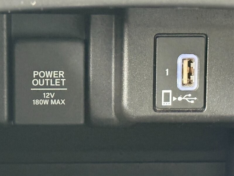 Honda Accord Sedan Vehicle Full-screen Gallery Image 34