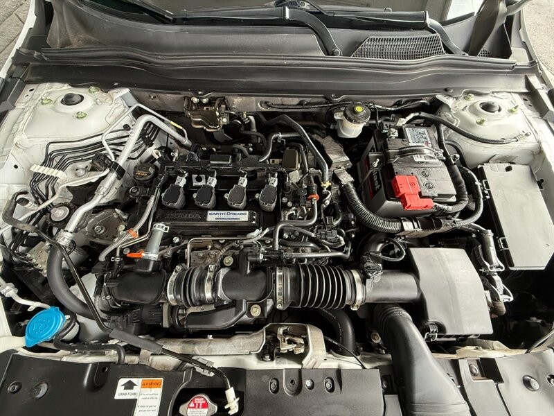 Honda Accord Sedan Vehicle Full-screen Gallery Image 37