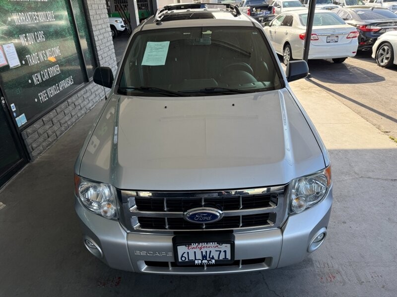 Ford Escape Vehicle Full-screen Gallery Image 13