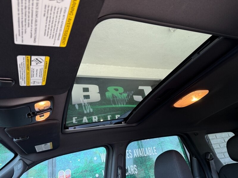 Ford Escape Vehicle Full-screen Gallery Image 17