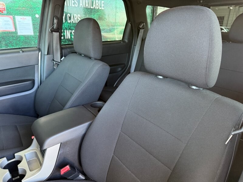 Ford Escape Vehicle Full-screen Gallery Image 21