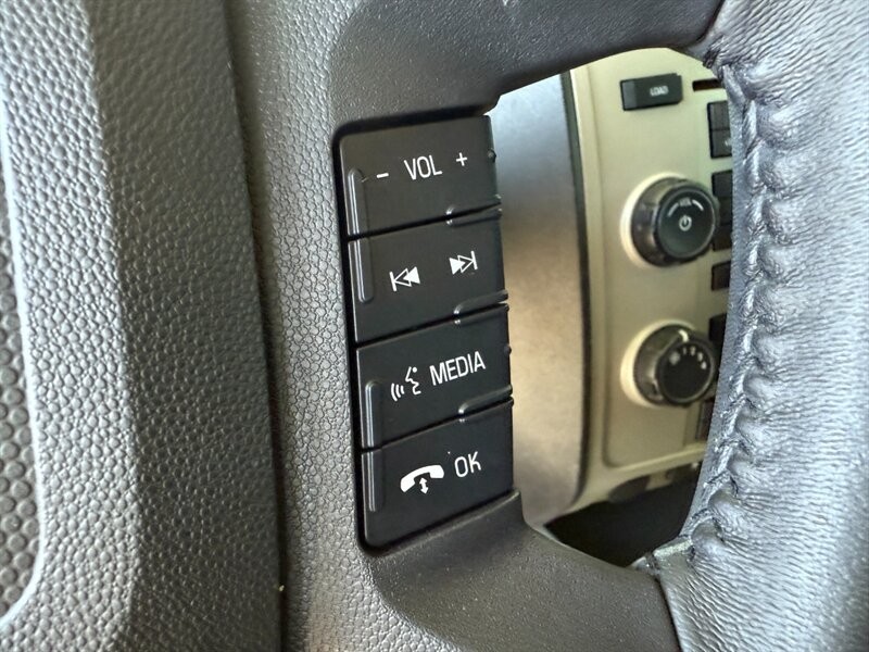 Ford Escape Vehicle Full-screen Gallery Image 25