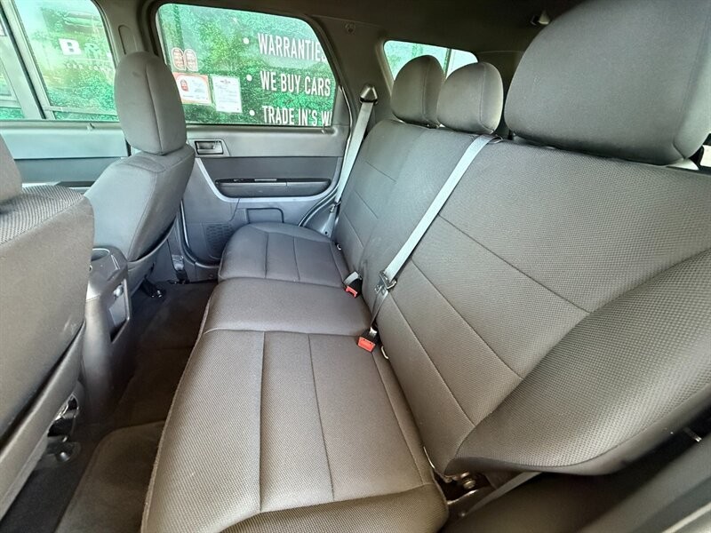 Ford Escape Vehicle Full-screen Gallery Image 28