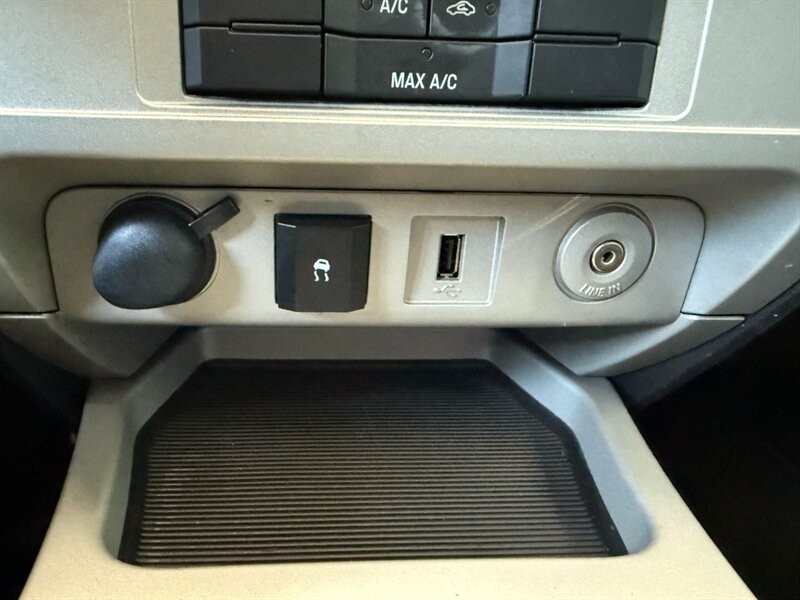 Ford Escape Vehicle Full-screen Gallery Image 34