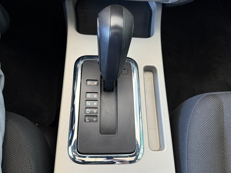 Ford Escape Vehicle Full-screen Gallery Image 35