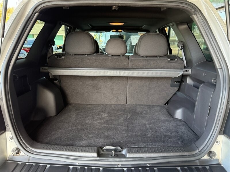 Ford Escape Vehicle Full-screen Gallery Image 36