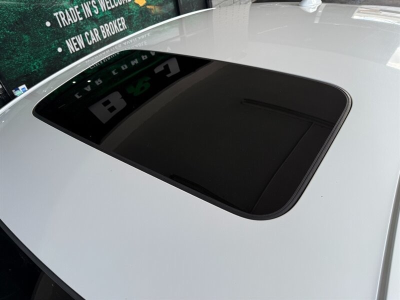 Honda Accord Hybrid Vehicle Full-screen Gallery Image 16