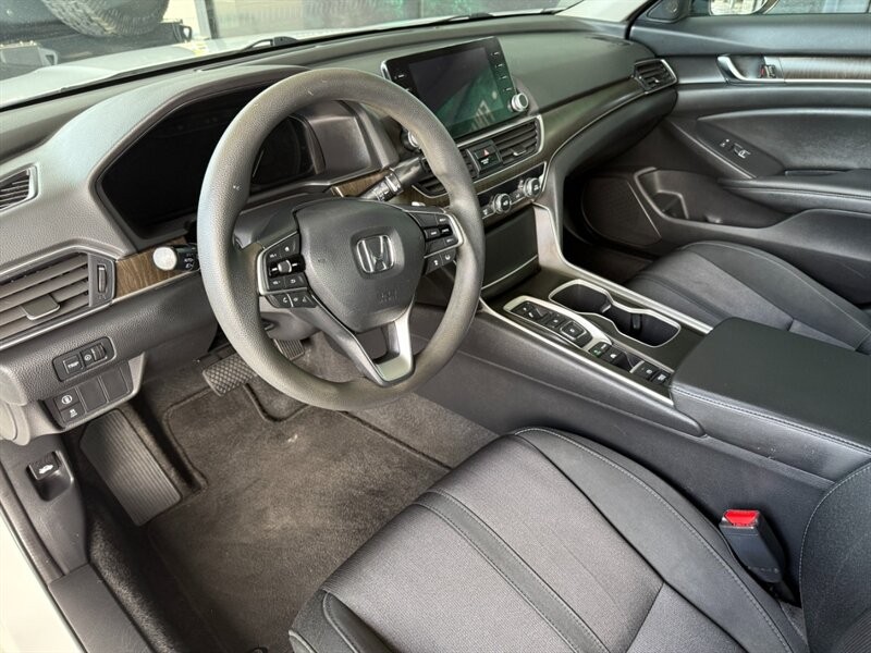 Honda Accord Hybrid Vehicle Full-screen Gallery Image 17