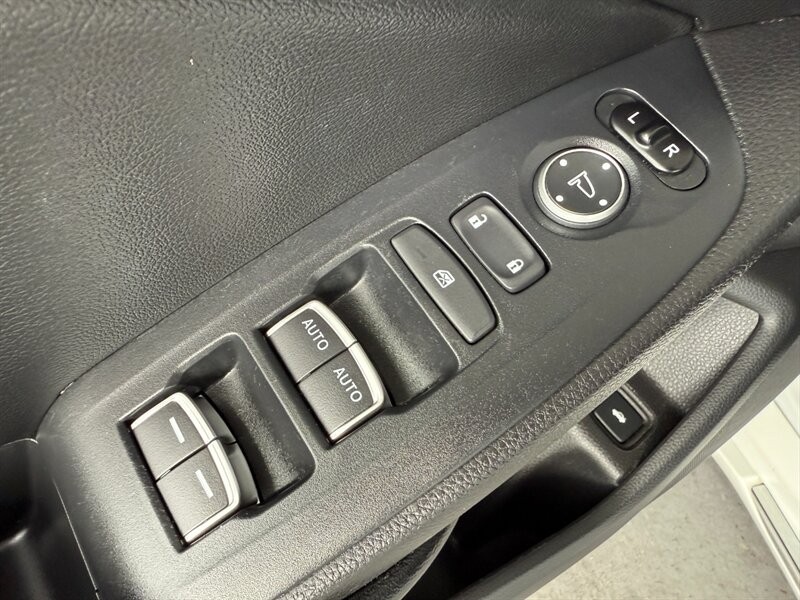 Honda Accord Hybrid Vehicle Full-screen Gallery Image 25