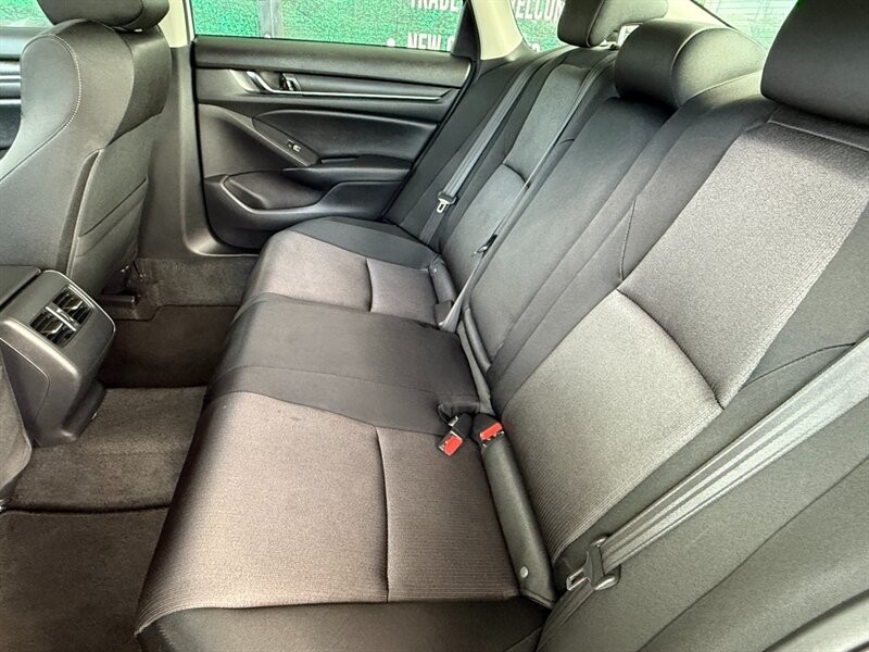 Honda Accord Hybrid Vehicle Full-screen Gallery Image 26