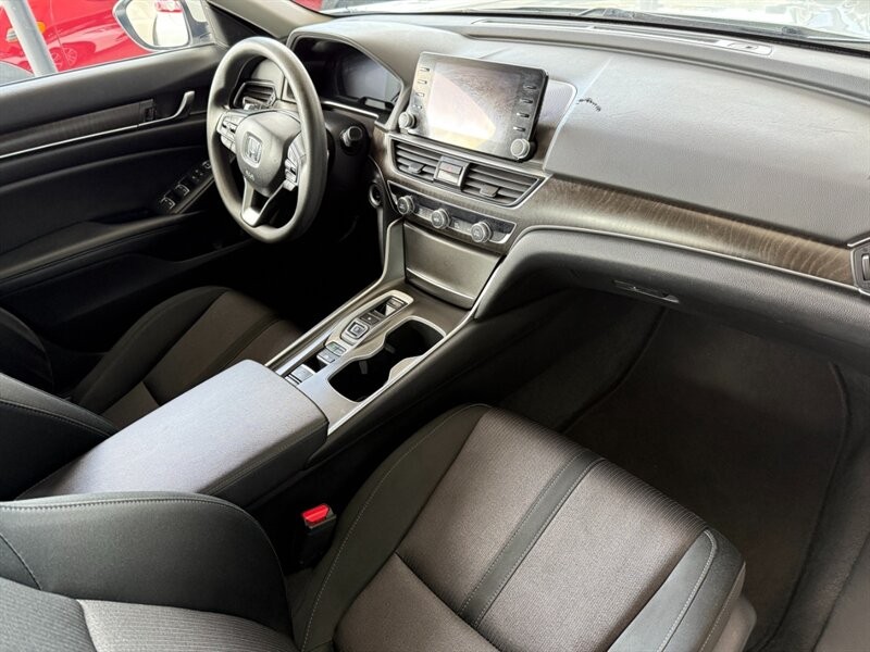 Honda Accord Hybrid Vehicle Full-screen Gallery Image 28