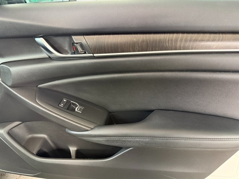 Honda Accord Hybrid Vehicle Full-screen Gallery Image 29