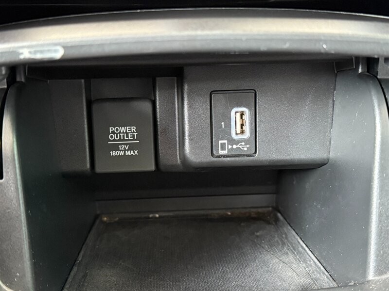 Honda Accord Hybrid Vehicle Full-screen Gallery Image 34