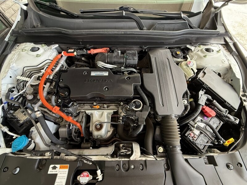 Honda Accord Hybrid Vehicle Full-screen Gallery Image 38