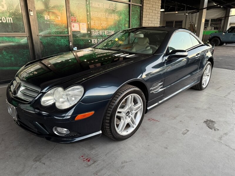 Mercedes-Benz SL-Class Vehicle Full-screen Gallery Image 07