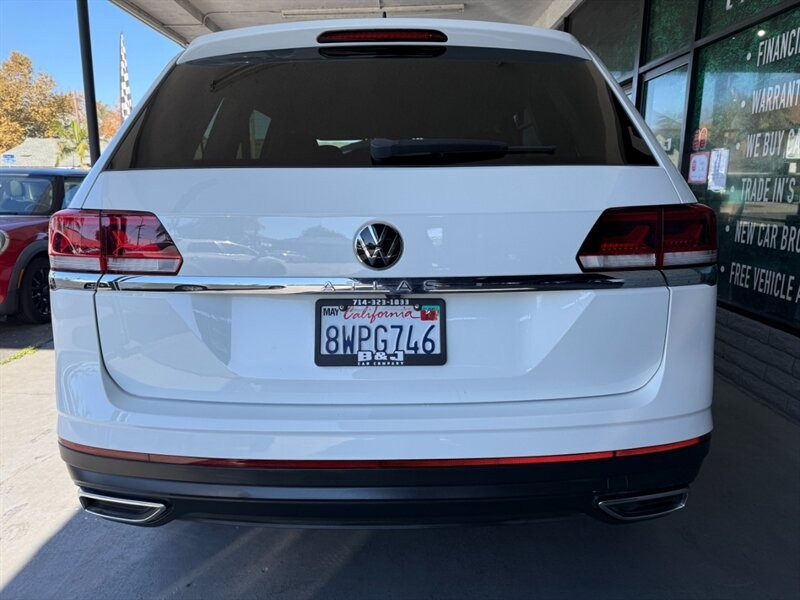 Volkswagen Atlas Vehicle Full-screen Gallery Image 14