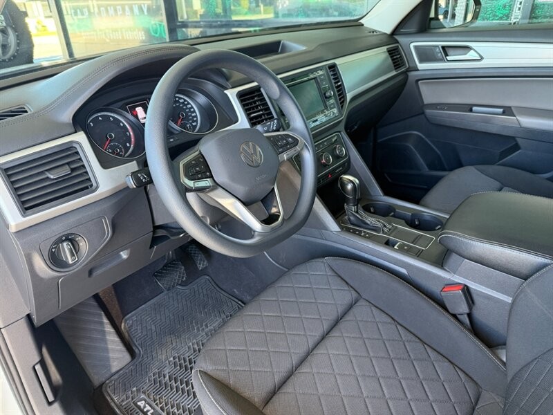 Volkswagen Atlas Vehicle Full-screen Gallery Image 16