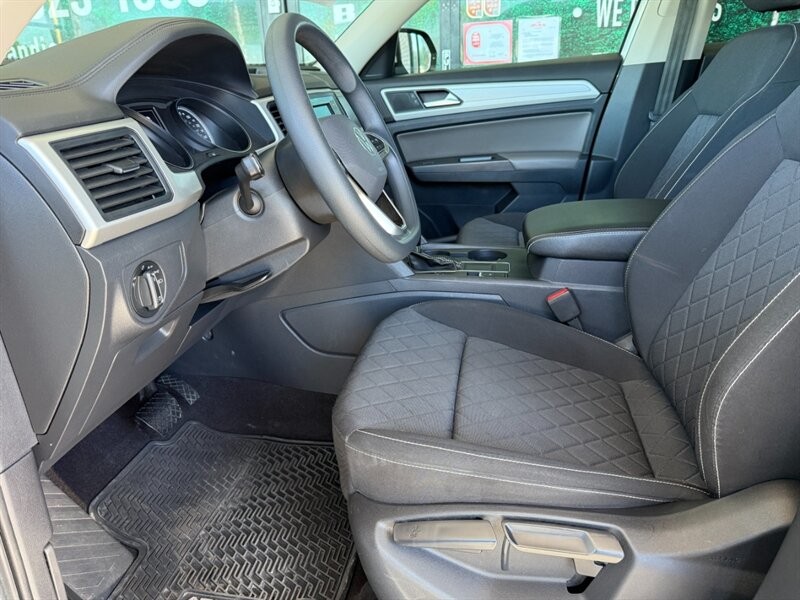 Volkswagen Atlas Vehicle Full-screen Gallery Image 17