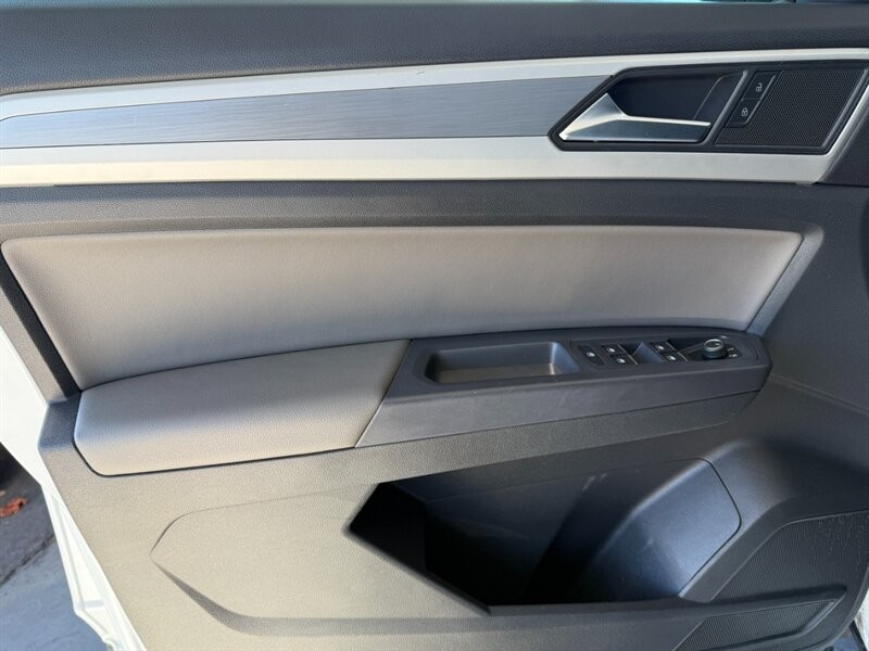 Volkswagen Atlas Vehicle Full-screen Gallery Image 22