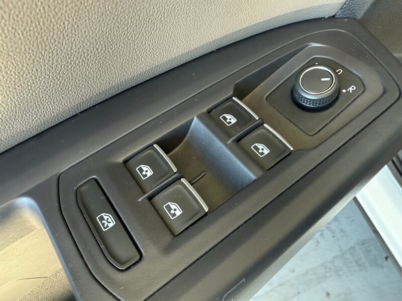 Volkswagen Atlas Vehicle Full-screen Gallery Image 23