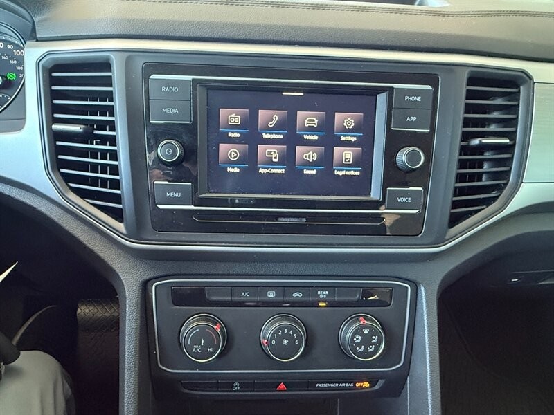 Volkswagen Atlas Vehicle Full-screen Gallery Image 30