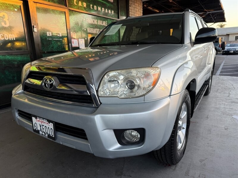 Toyota 4Runner Vehicle Full-screen Gallery Image 03
