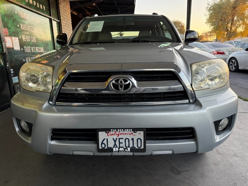 Toyota 4Runner Vehicle Full-screen Gallery Image 12