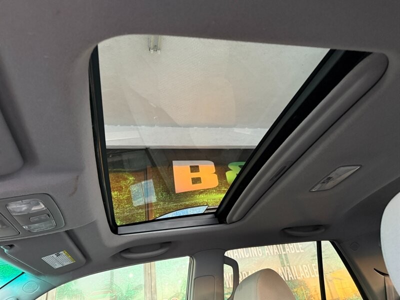 Toyota 4Runner Vehicle Full-screen Gallery Image 17