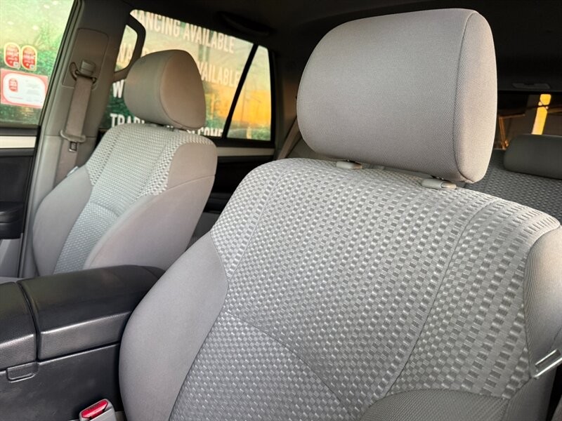 Toyota 4Runner Vehicle Full-screen Gallery Image 20