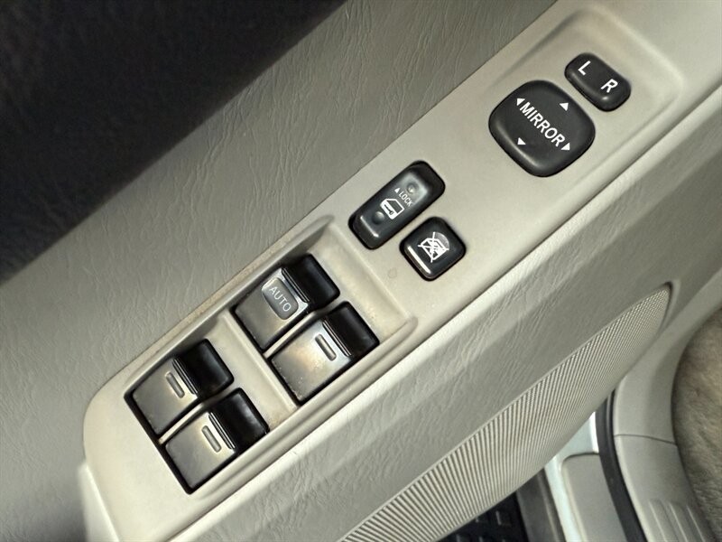 Toyota 4Runner Vehicle Full-screen Gallery Image 24