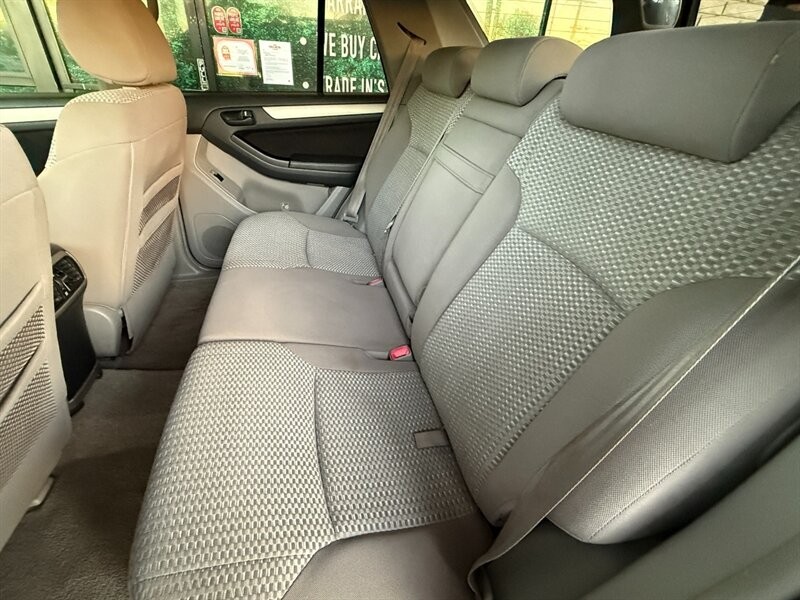 Toyota 4Runner Vehicle Full-screen Gallery Image 25