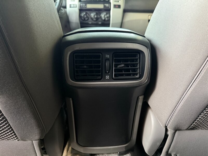 Toyota 4Runner Vehicle Full-screen Gallery Image 26