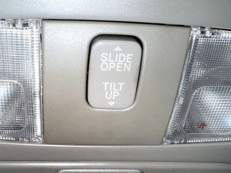 Toyota 4Runner Vehicle Full-screen Gallery Image 35