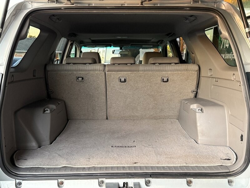 Toyota 4Runner Vehicle Full-screen Gallery Image 37