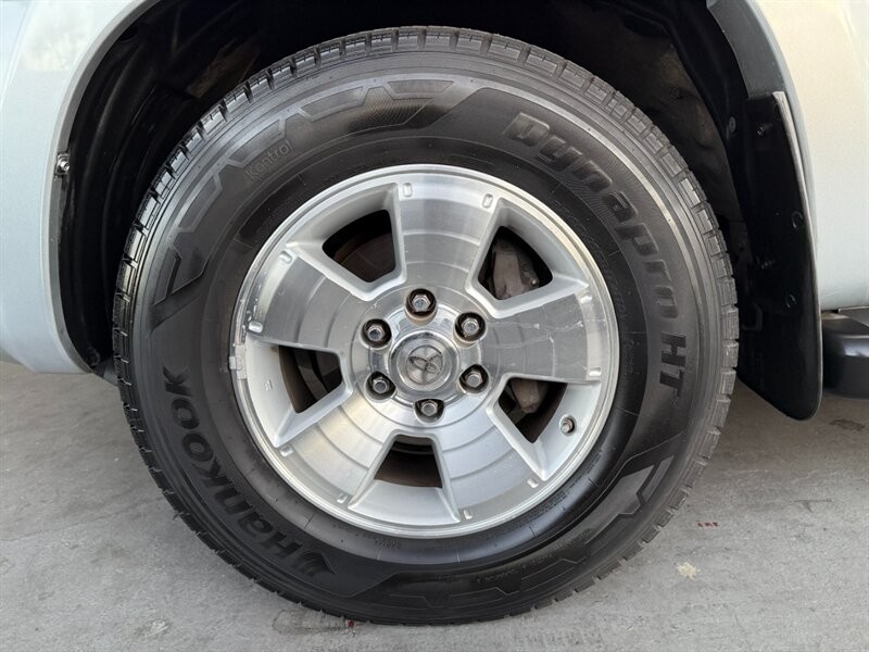 Toyota 4Runner Vehicle Full-screen Gallery Image 39