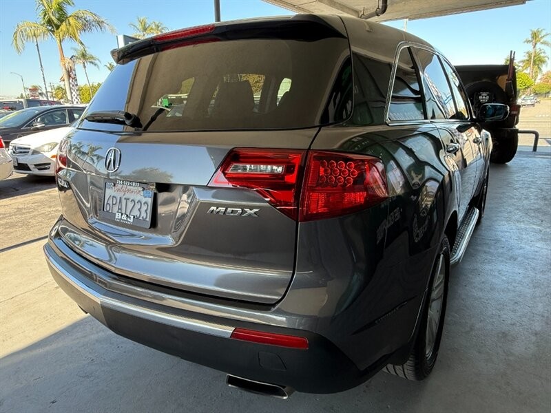 Acura MDX Vehicle Full-screen Gallery Image 11