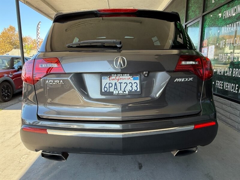 Acura MDX Vehicle Full-screen Gallery Image 14