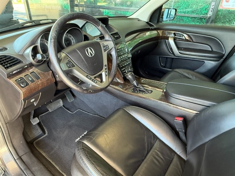 Acura MDX Vehicle Full-screen Gallery Image 18